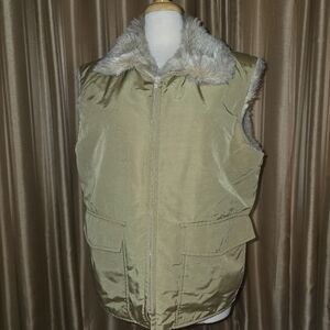 Woolrich Vest with Faux Fur Lining And Collar Size Large